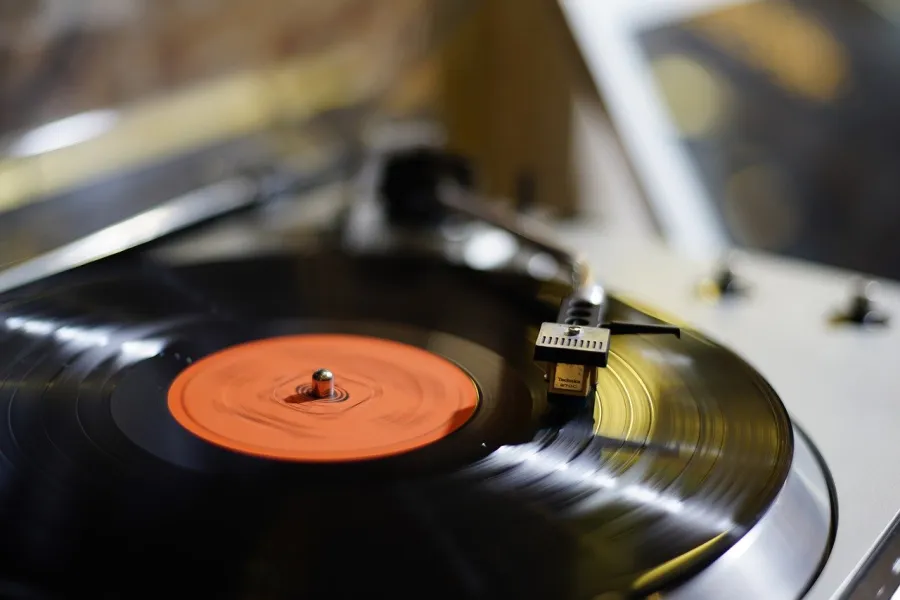 Vraag de plaat aan, u vraagt wij draaien met DJ Christof
