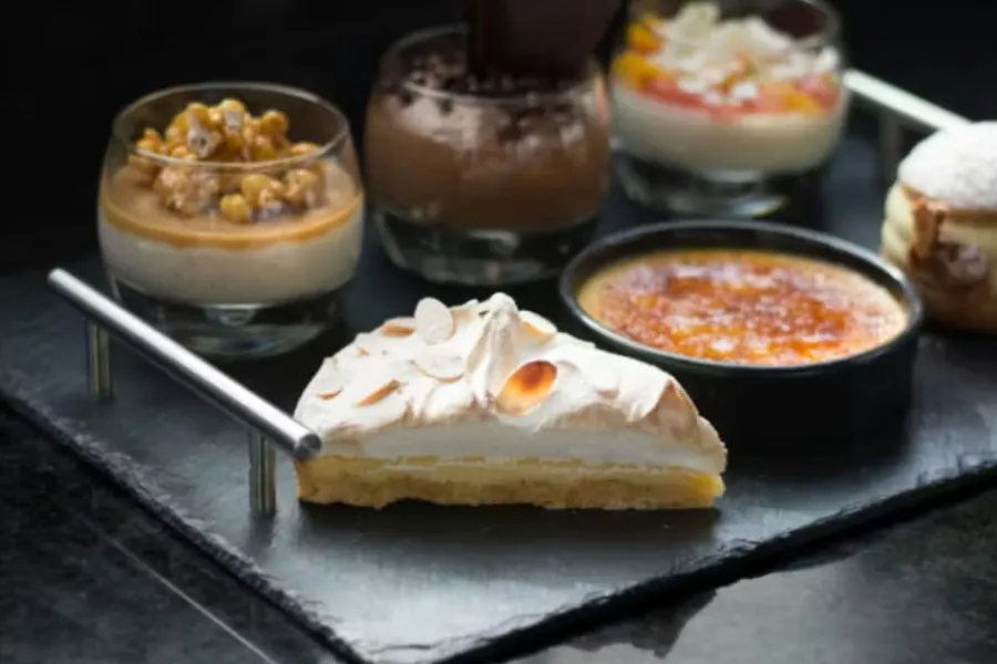 ZOETE NAMIDDAG: DESSERTBORD & KOFFIE